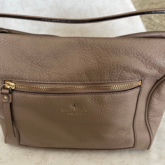 Kate Spade Small Harris Cobble Hill in Warm Putty - Picture 3 of 8